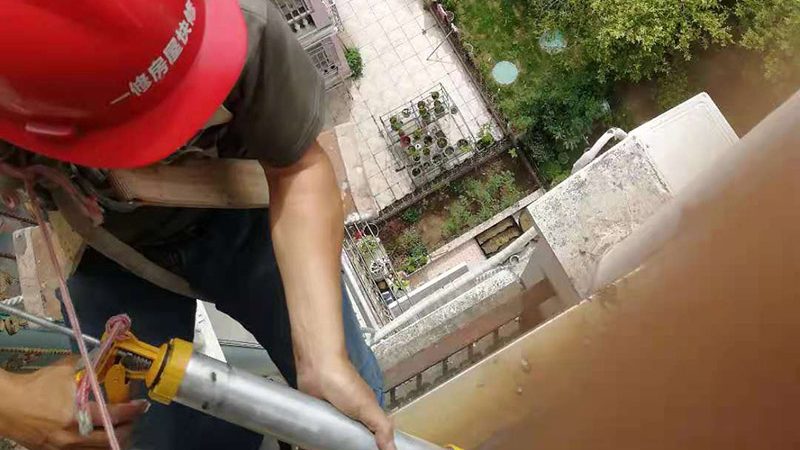 在选择定制保温隔热材料时，需要考虑以下因素：